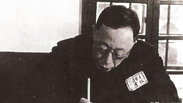 史行途：1950年，正在接受改造的溥仪听