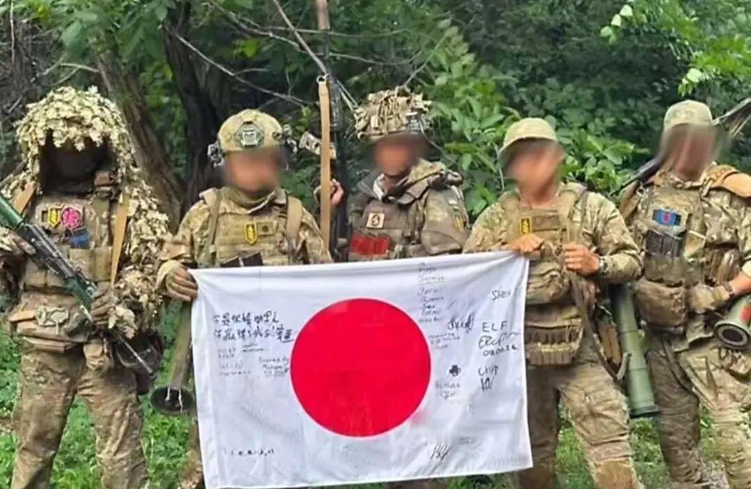 日本防卫省派了4个自卫官去北约，进驻德国的北约乌克兰援助训练总部。 日...
