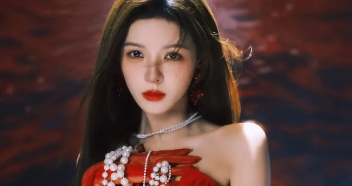 张予曦ELLE风尚大典红裙封神！这才是顶级女明星的红毯统治力