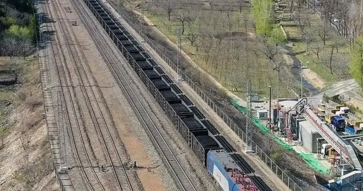 致命一击，它成为压垮大秦铁路的最后一根稻草