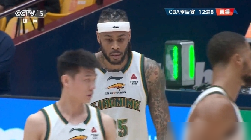 93：76，客场掀翻广东队。你没看错，广州队把同省老大哥摁在了地上，这...