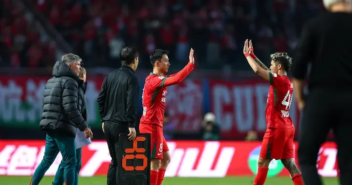 河南队引援慢半拍？球迷别急！股改落地+冬训有新援，答案在路上