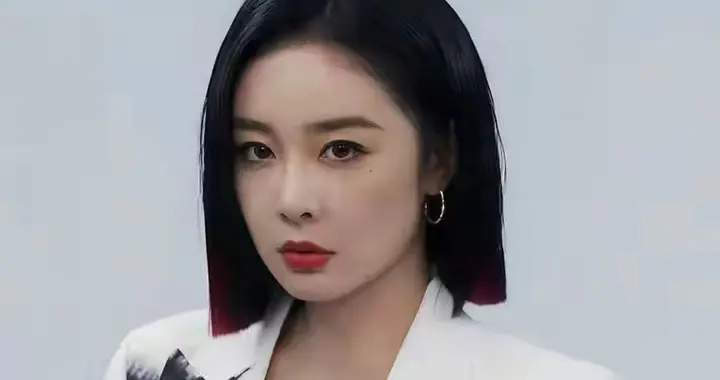 高叶肤白貌美写真图