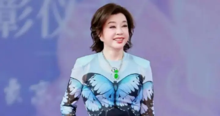 摔倒 8 个多月后，刘晓庆担心的事发生了，张艺谋果然没说错