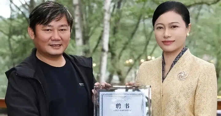 央媒发文，官宣张雪新身份，移民跑路、资产转移海外传闻早有真相