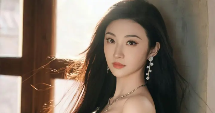 明星景甜优雅魅力，人如其名，甜美动人！