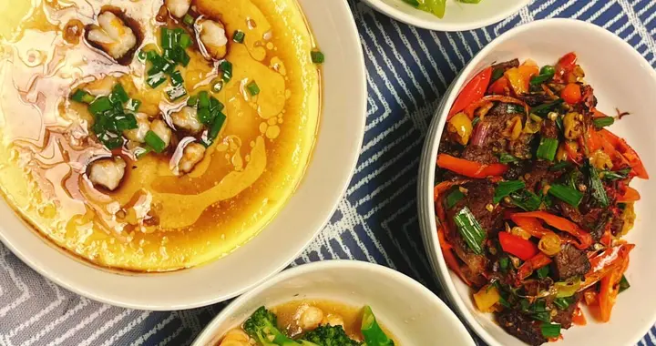 风向彻底变了！在合肥，很多麻将馆已经开始卖菜了。