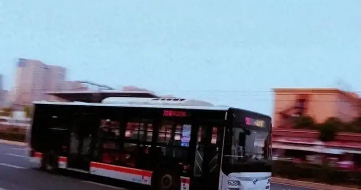 好消息！2026老年公交卡大调整，不再一刀切，老人出行更方便