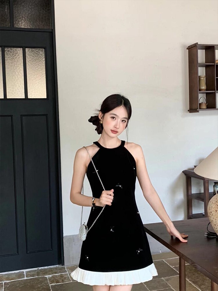 年会礼服赫本风黑色无袖丝绒连衣裙