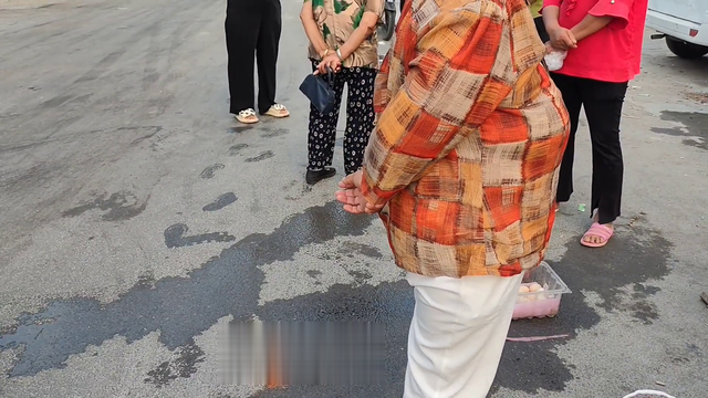 山东曹县，野生金蝉数量减少，大家疯狂抢购，看看多少钱一个