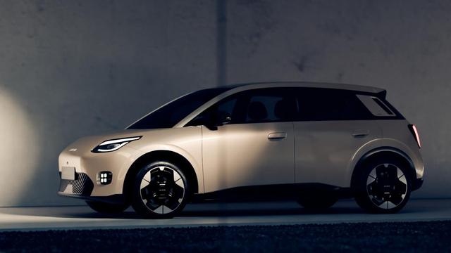 精致代步电车 不到10万拿下埃安UT