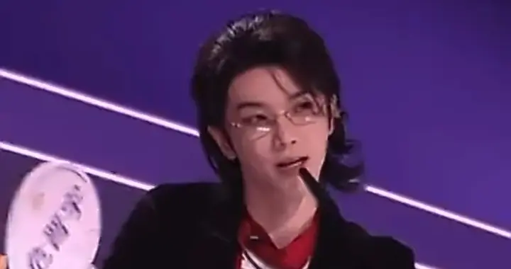 内娱名场面！何老师口误连环cue花花，他的反应萌翻全网！