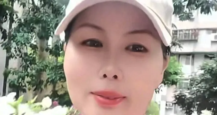 小杨阿姨复工！带玥儿、箖箖逛夜市笑开花，马筱梅再掀姓氏争议