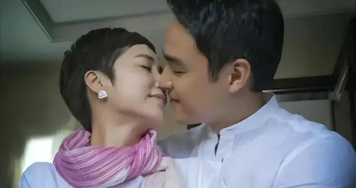 与顾长卫结婚后，和小鲜肉传出过绯闻的蒋雯丽，如今让人认不出