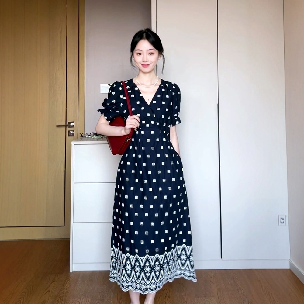 法式V领印花连衣裙宽松显瘦长裙超好看裙子