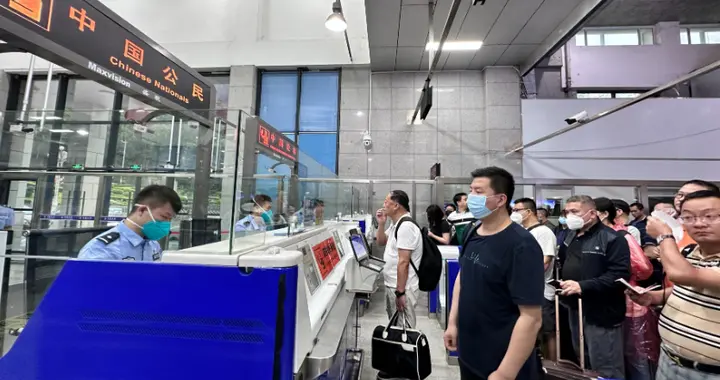 政策加持五一假期，边境口岸热闹，中俄跨境旅游持续走热