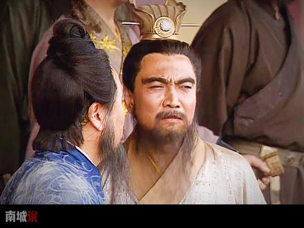 【深度解析+精讲】曹操白门楼识人用人，刘备许都城藏锋守拙。真正的破局者，不仅要有直面风浪的勇气，更要