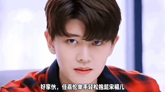单手抱两次+后背护她！这对CP暗戳戳发了多少糖？