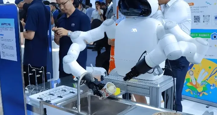 机器人学会翻跟头却抓不稳豆腐，离真干活还差什么？