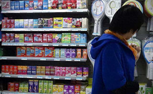 国内避孕套销量暴跌25%，为什么现在的年轻人不爱买避孕套了？