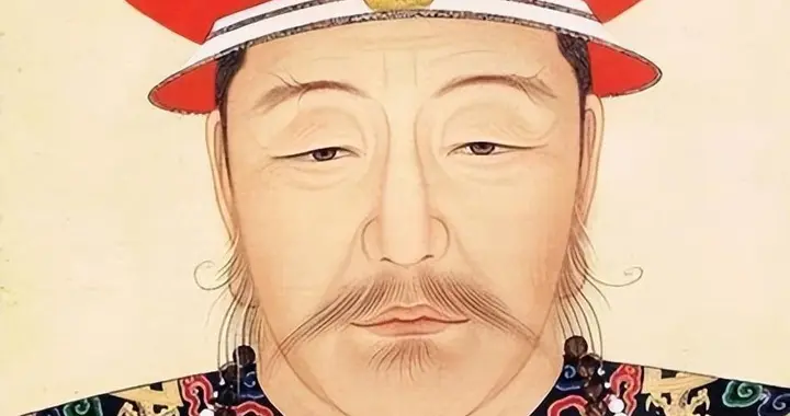 努尔哈赤出生异常，其母怀孕十三月而生，少年时坎坷