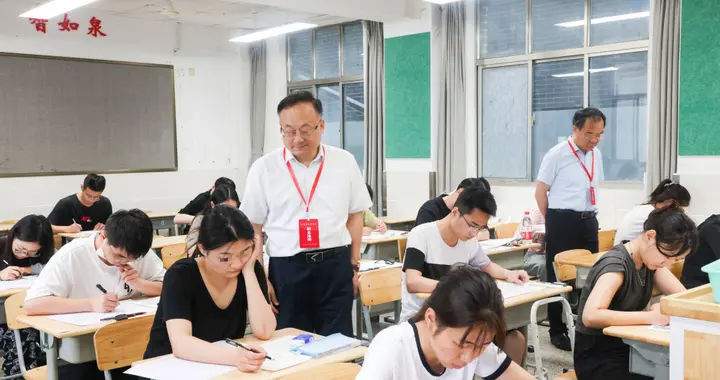 众目睽睽之下作弊：河南人事考试中心负责人需重罚