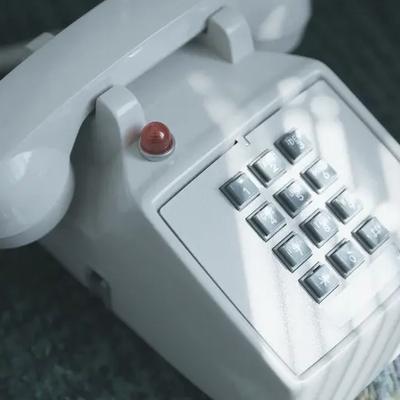 热闹精灵4dJ：报警电话里哭声不断，民警