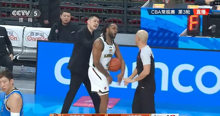 再也不纵容！杨鸣不满判罚怒喷裁判，被吃2T遭驱逐，自己打败自己