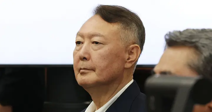 尹锡悦还是栽了！时隔583天，法院宣布维持二审判决：7年刑期不变