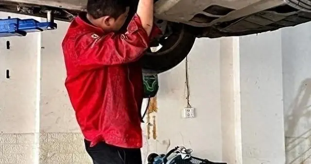 发现一个特别的现象：电车没有干掉油车，但是干掉了汽车修理厂！