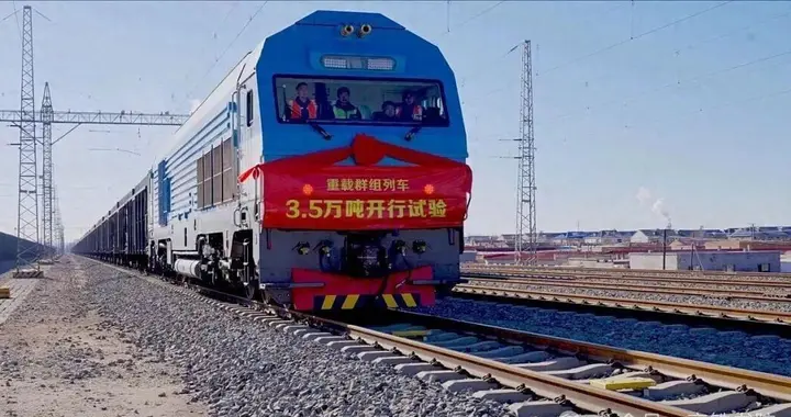 太牛了！揭秘中国3.5万吨无线列车，为啥它一亮相就震撼全球？