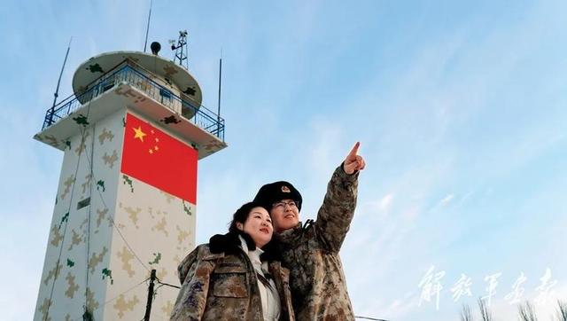 战友常在军地报纸上发表文章，自主择业后，应聘当地街道办