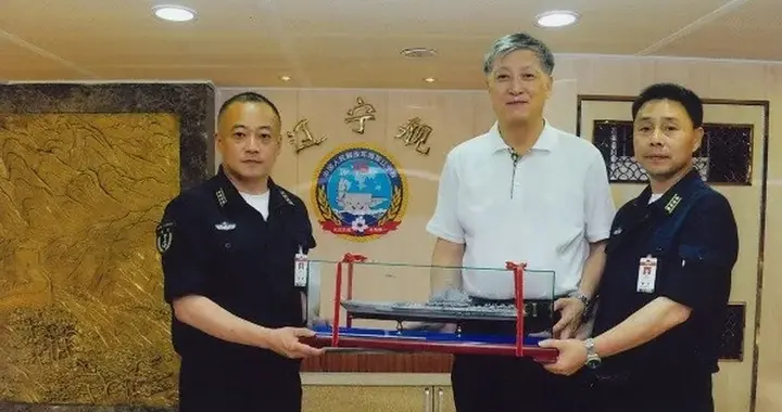 前脚把航母送给中国，后脚公司就被除名，美：这招瞒天过海用得妙