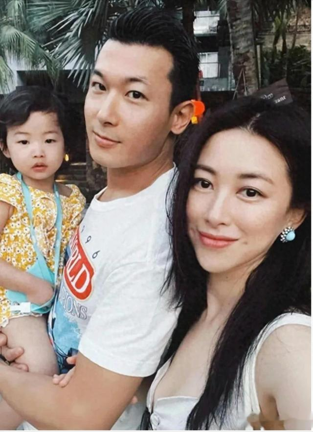 朱珠私宅夜宴曝光，影后与圈外丈夫的隐秘日常，西餐红酒婚姻美学