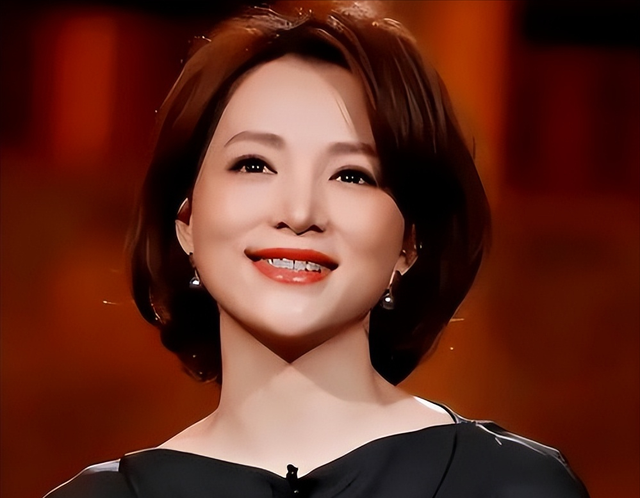 央视一姐主持十年春晚，一张执行令，或是52岁董卿“消失”的原因