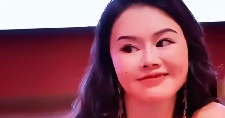 性商教母退场：从“X型回眸”到公司更名，一场闹剧的终局