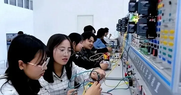 技校到底有多乱？技校班主任普遍要求班里男的不死、女的不生？