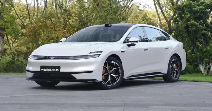 前双叉臂后五连杆，长安启源A06底盘用料太狠了