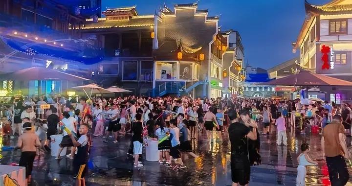 文旅不行了？古城日均不足20人亏损超5亿，百家公司接连倒闭