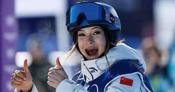 谷爱凌再夺冠军，外媒态度大逆转当初骂得多狠，现在捧得就有多高