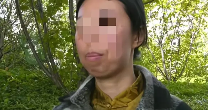 单亲妈妈误将女儿5000看病钱转错人，给对方打电话不接，网友炸锅