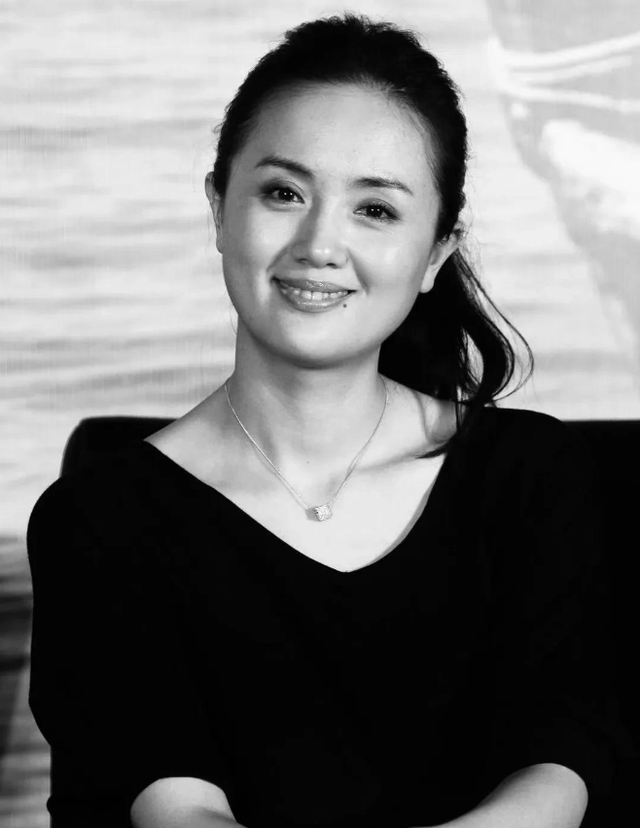 30 年深情难续：辛柏青换头像悼亡妻朱媛媛，爱与痛的交织