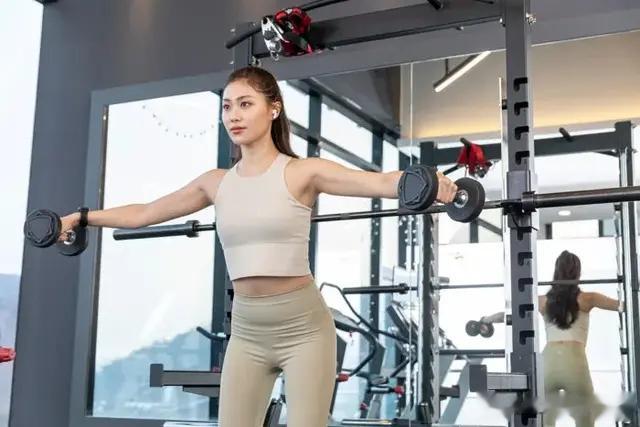 夏日瘦身宝典：轻松掌握肌肉与有氧运动的奥秘