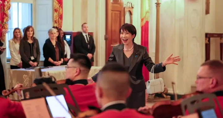 带着5500亿上美国求罩，特朗普一巴掌打醒了高市，你算老几？