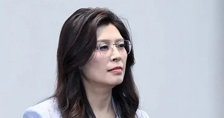 两岸结局已定，大陆环台军演升级，郑丽文献贺词，一语激起千层浪
