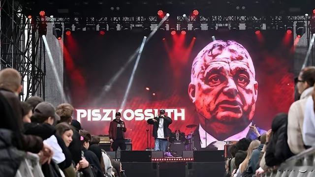 视野外洞察：世界上最大、最忠诚的俄粉，或