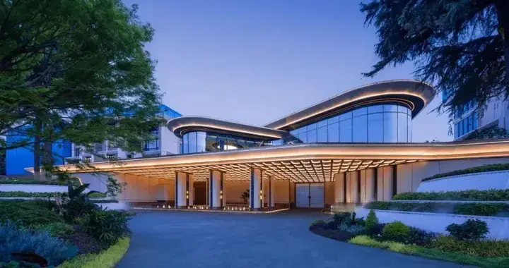 从一条助学专线，看合肥城建星启锦宸如何让老烟厂重焕人文温度