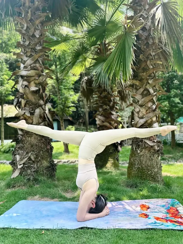 瑜伽的美，在于柔软中生出无限力量，随着练习的不断精进