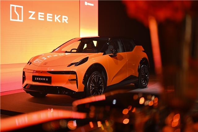 2025极氪X打破常规！13.5万带来“双十一”电动狂潮