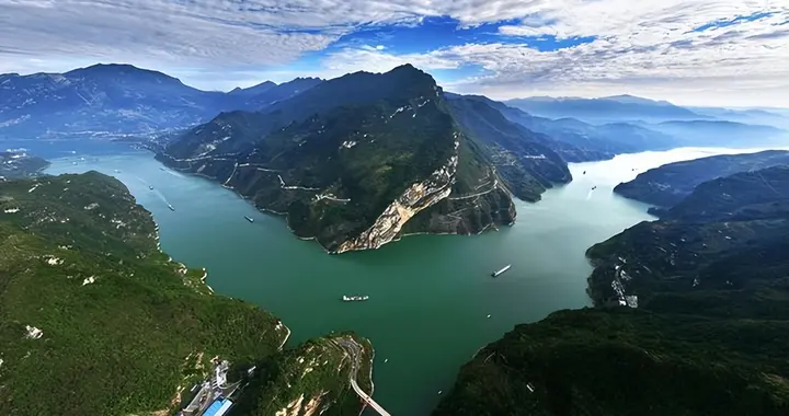 别花几千坐三峡游轮，40元小红船，三天打卡全部精华景点